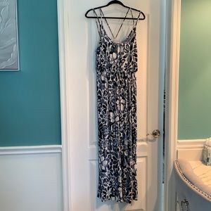 EUC Navy & White floral sundress
